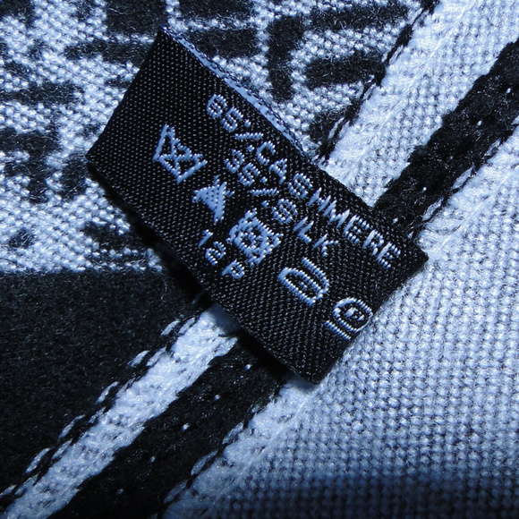 CHANEL SCARF - Picture 2 of 8